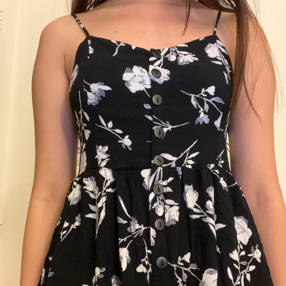 Urban Outfitters Floral Romper Black and White - Picture 2 of 2